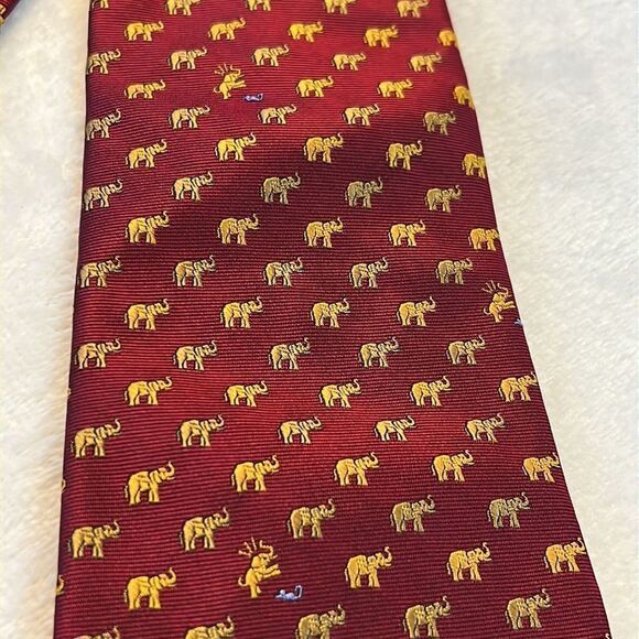 Lee Allison Four in Hands Elephant & Mouse Print Silk Tie - Picture 5 of 10